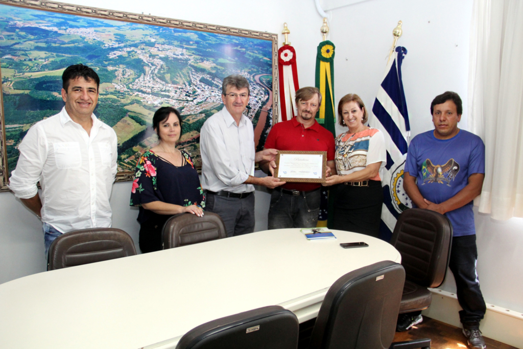 Administração de Capinzal presta homenagem ao Mestre Dickel pelos 25 anos de fundação do HAECOM-DO