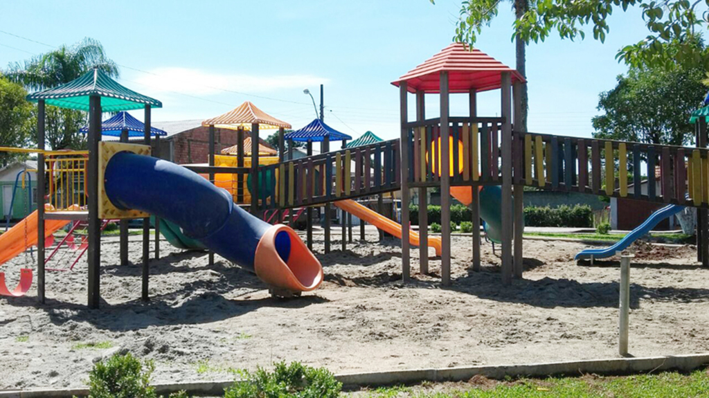 Parque infantil é realocado na praça central