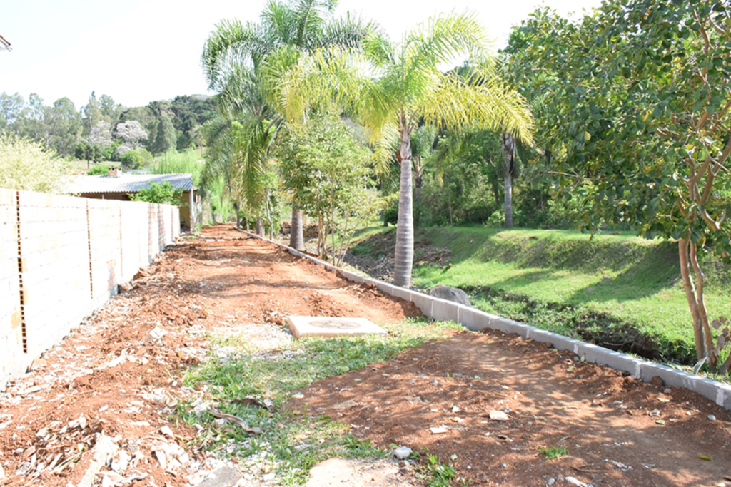 Seguem obras de construção de  calçadas em torno do Lajeado Demeneck