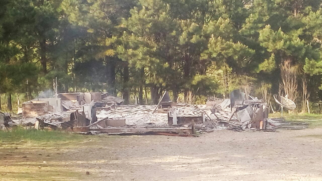 Incêndio destrói estrutura de estabelecimento em Anita