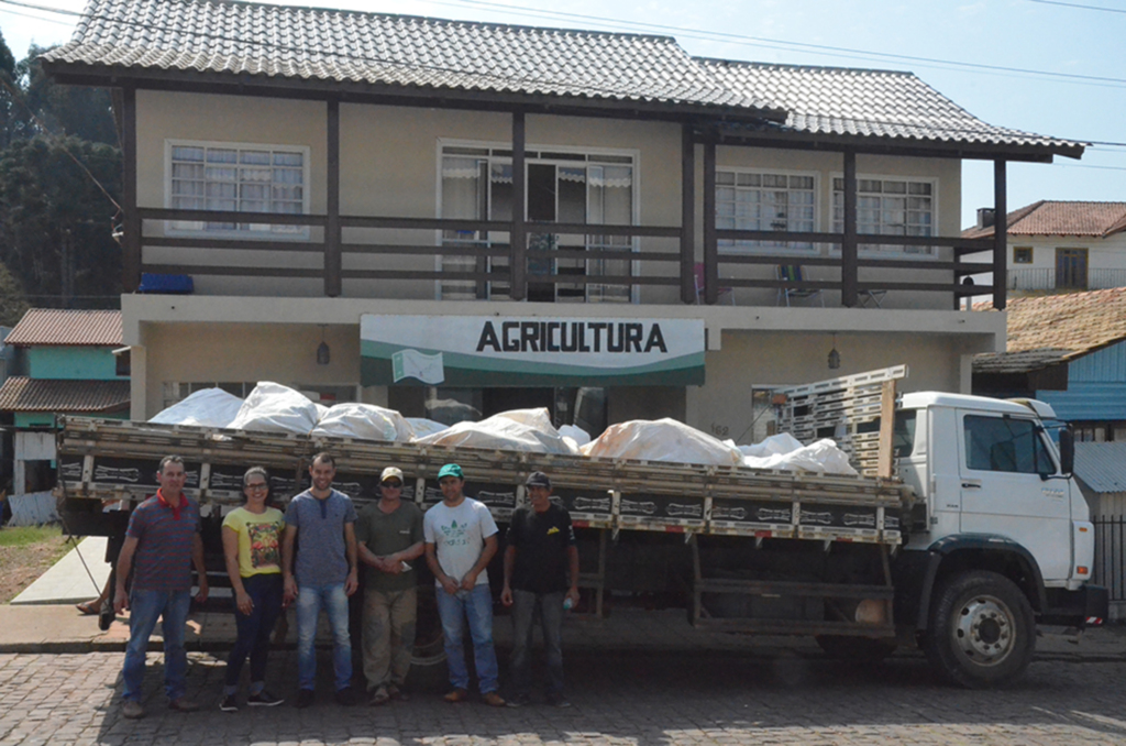 Embalagens de agrotóxicos foram coletadas em Anita