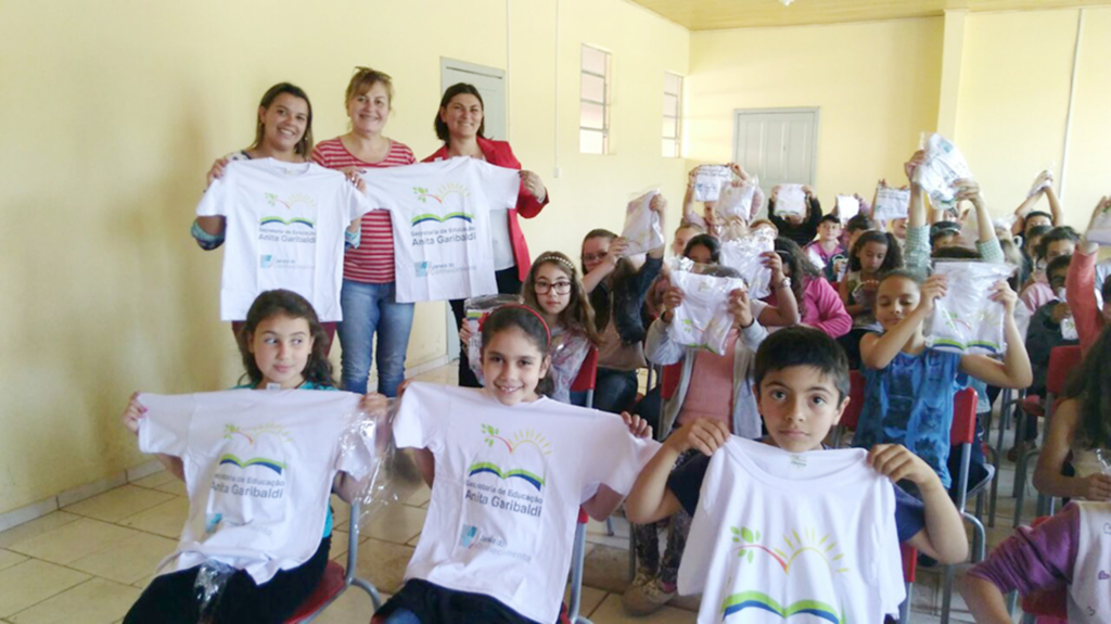 Camisetas são doadas à rede de ensino para o Desfile Cívico de Anita