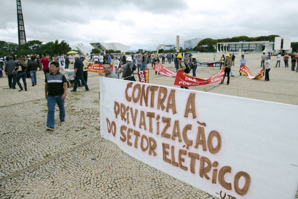 Leilão da Eletrobrás é suspenso
