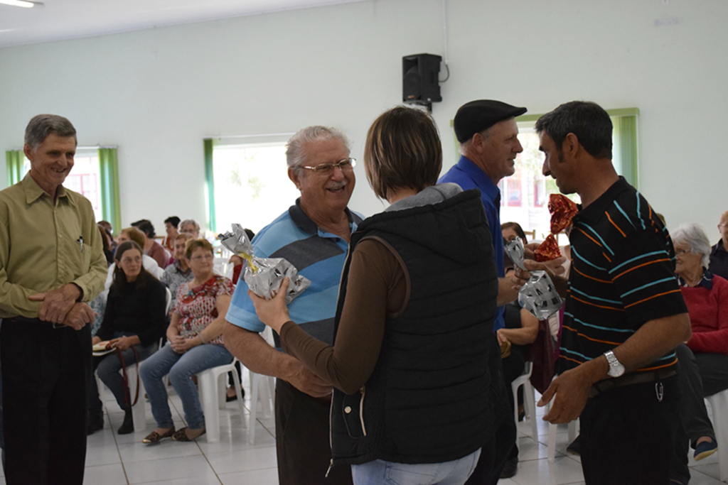 Homenagem aos pais é realizada no encontro do Grupo Idosos de Abdon Batista