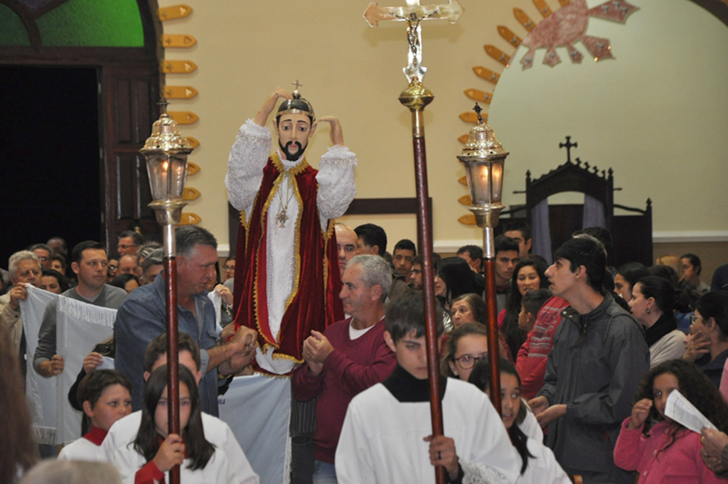 Paróquia Santa Bárbara recepciona a imagem do Senhor Bom Jesus de Esmeralda