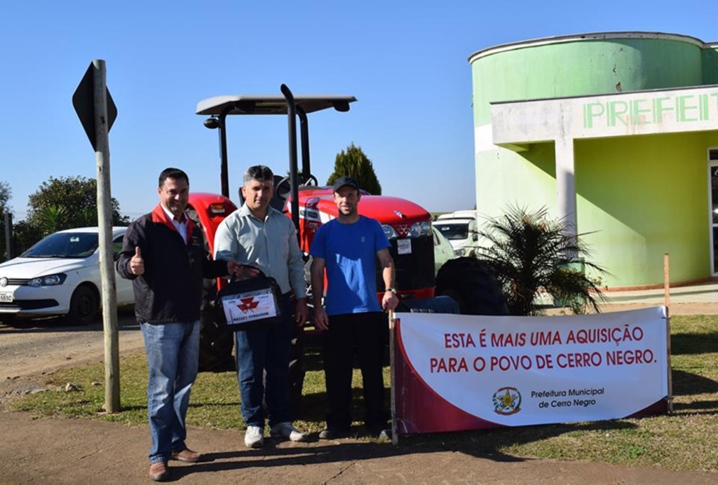 Prefeitura Municipal de Cerro Negro adquire novo trator