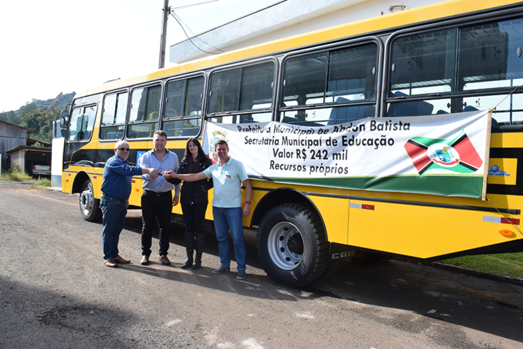 Prefeitura de Abdon investe R$ 242 mil em novo ônibus para o transporte escolar