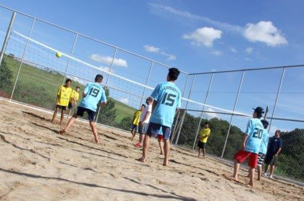  - Capinzal é contemplado com campo de futebol de areia