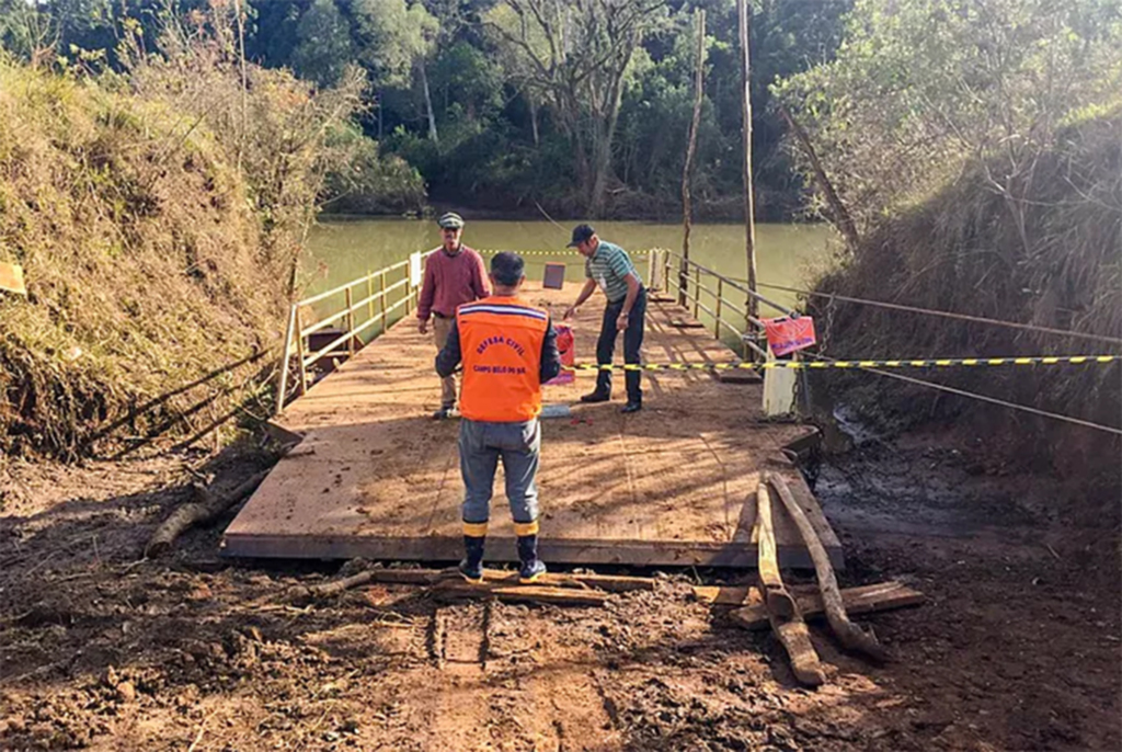 Balsa na localidade de Machados em Campo Belo do Sul é interditada pela Defesa Civil
