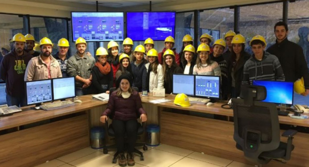 Futuros engenheiros visitam a UHE Barra Grande