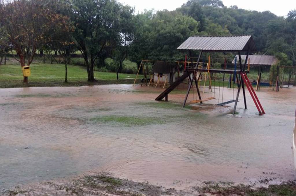 Grande volume de chuva causa situação de  alerta em Anita Garibaldi