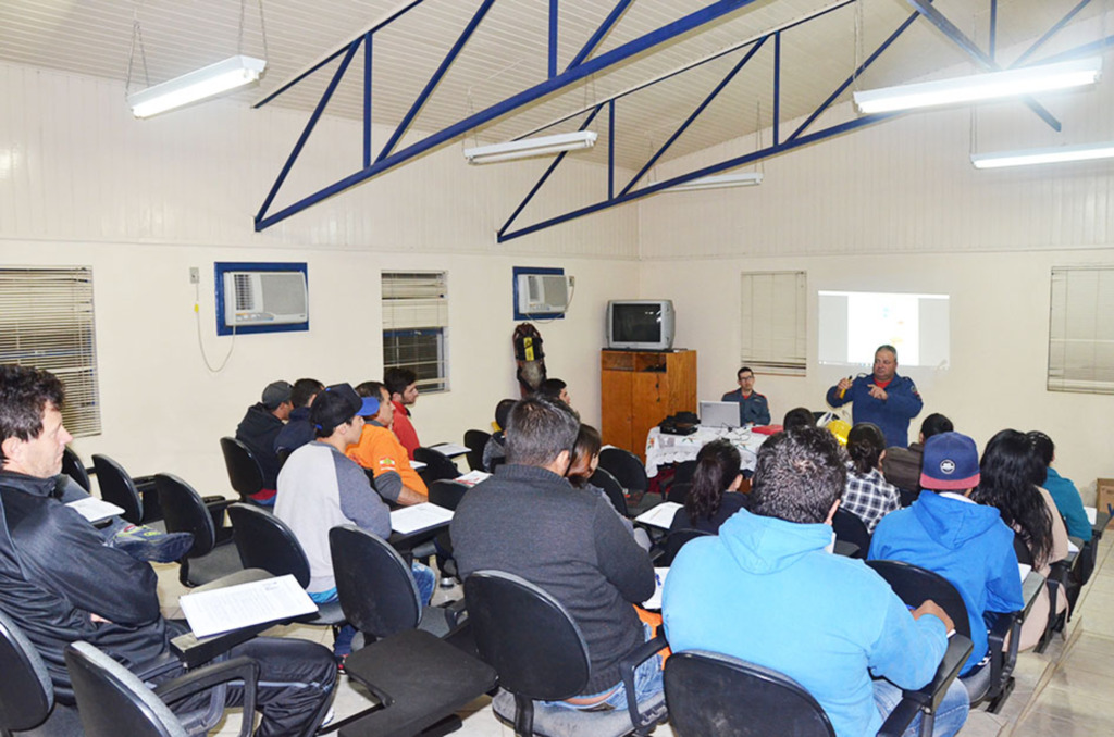 Terceira turma inicia atividades do CBAE em Anita
