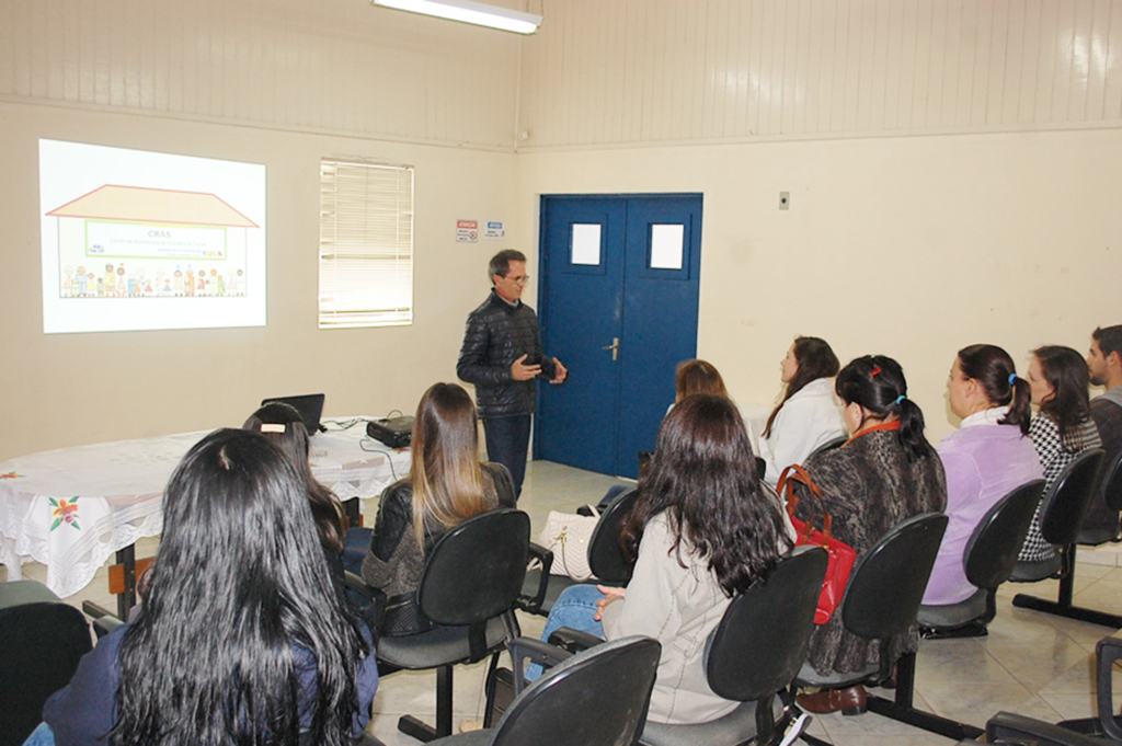 Profissionais da Assistência Social participaram de capacitação