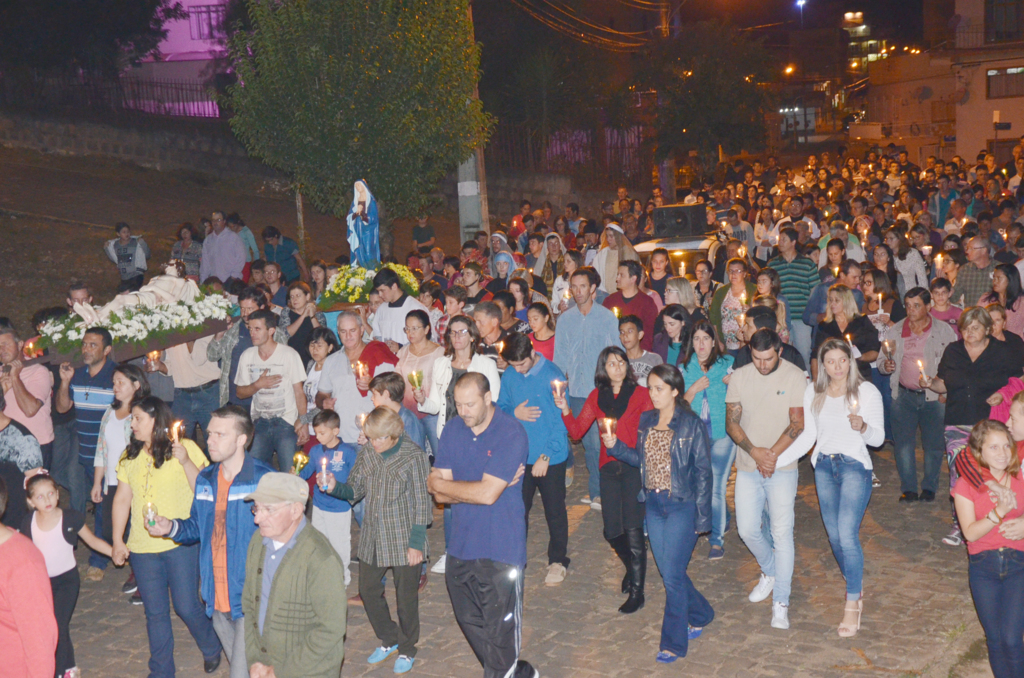 Igreja Matriz Santa Bárbara  realizou cerimônia de descendimento da Cruz