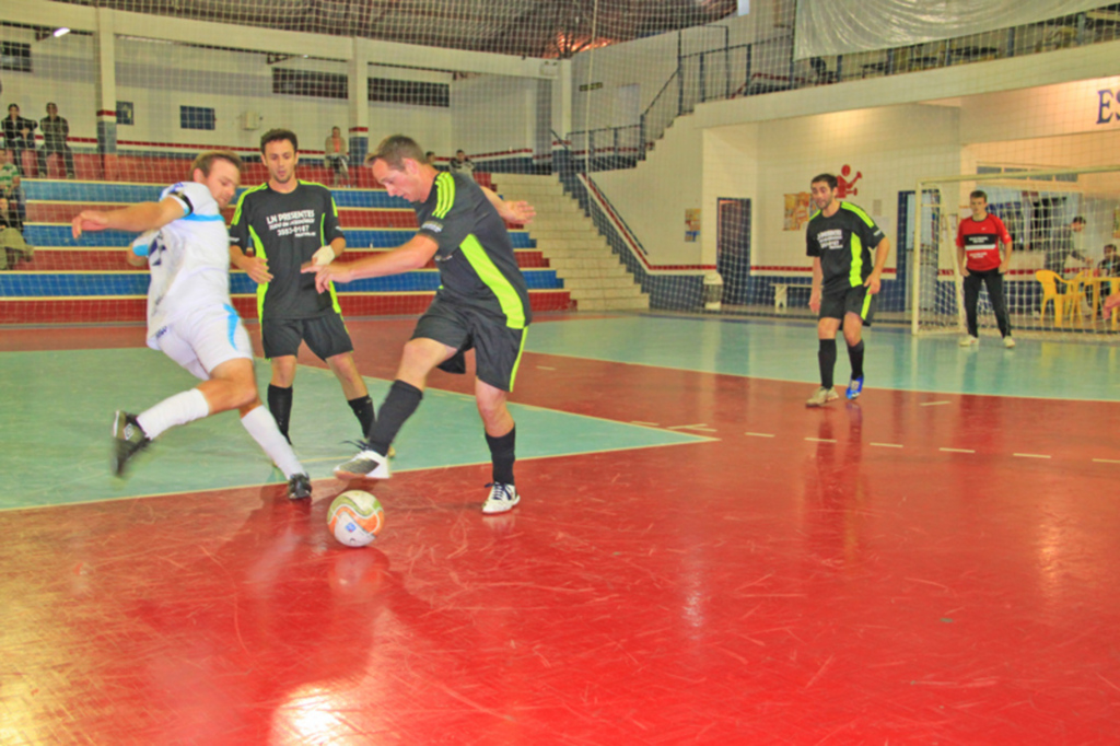 Jogos equilibrados marcam a rodada do Futsal em Piratuba