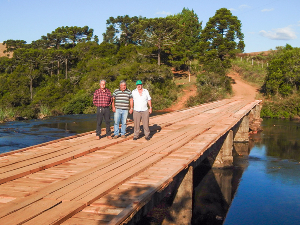 Prefeitura de Campo Belo entrega ponte do Lageado do  Tembé após reforma