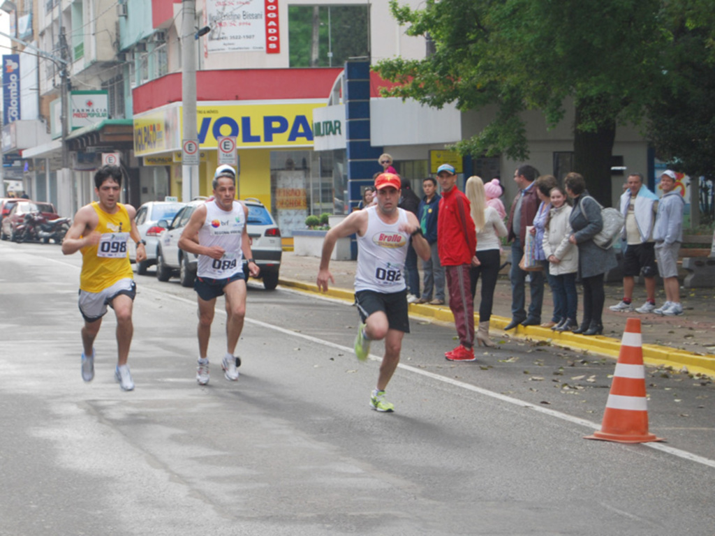 Corrida rústica teve mais de 200 participantes