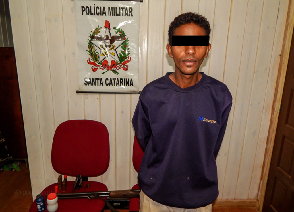 Foragido é capturado pela PM com arma de fogo em Campo Belo