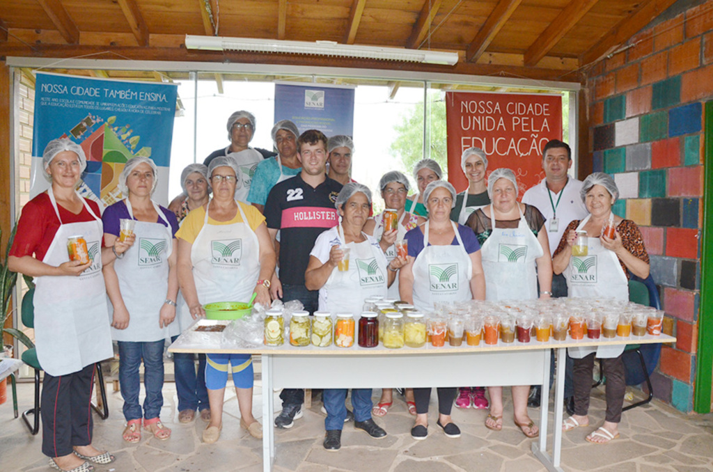 Agricultores participam de atividades realizadas pela Unitagri