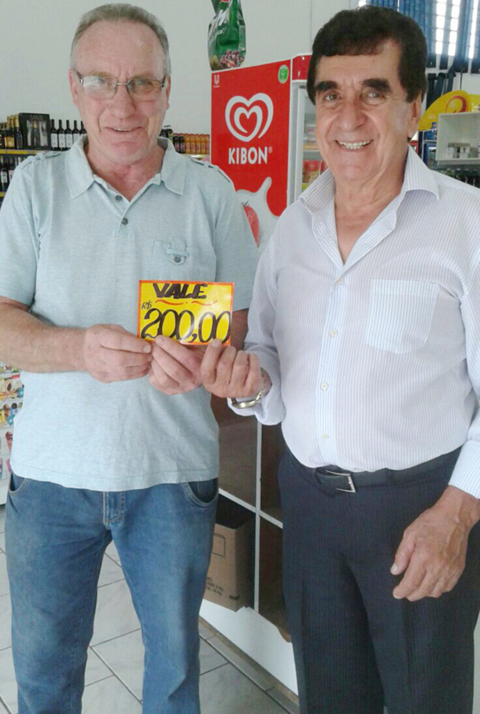 - 4°- Vale compras R$200,00: Arenildo Mânica