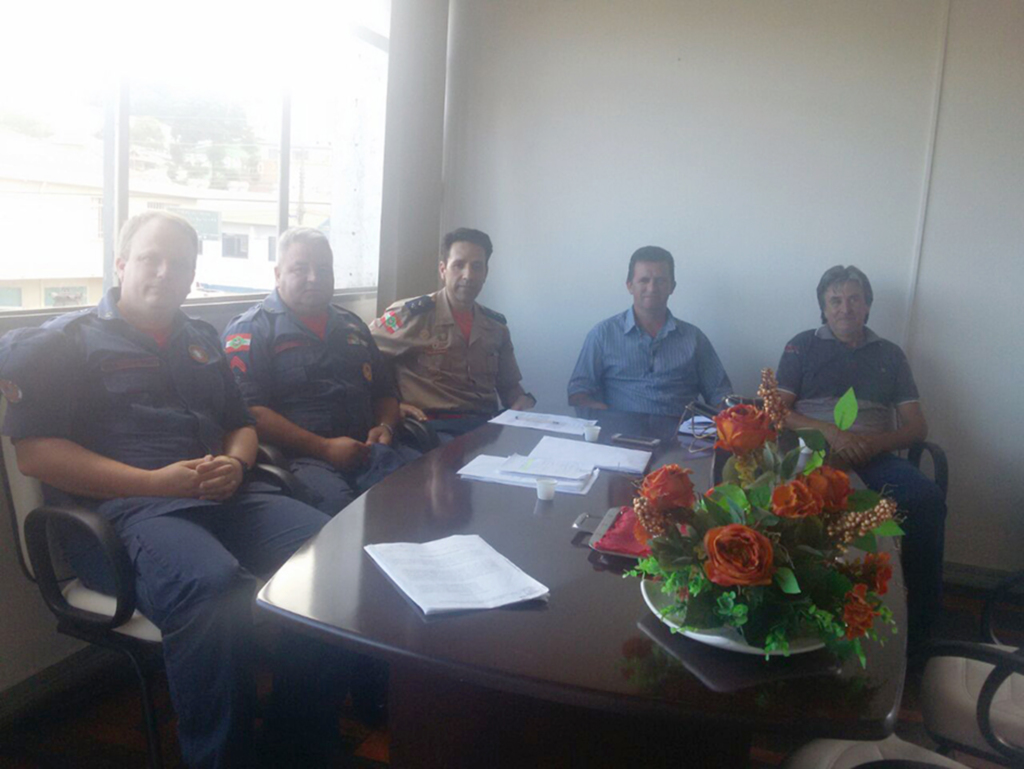 Reunião entre Comando dos Bombeiros e o prefeito de Anita visou a renovação de Termo de Convênio