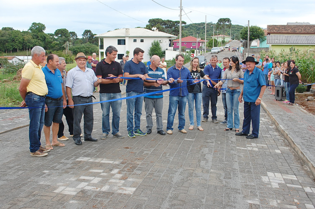 Administração Municipal de Celso Ramos inaugurou pavimentação de mais sete ruas
