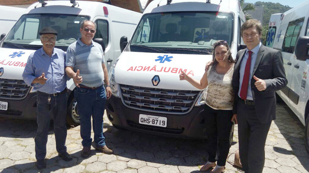 Municípios da região recebem novas ambulâncias