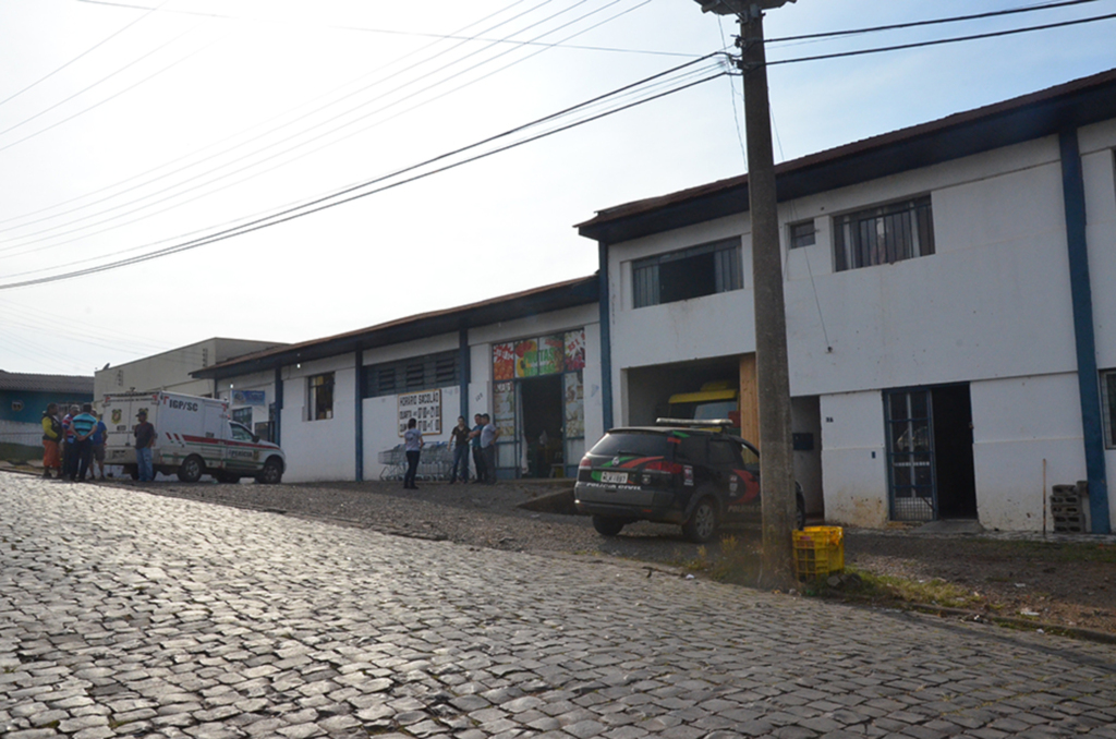 Envolvido em briga, homem morre com facada no peito