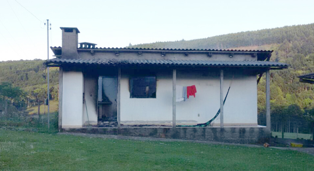 Preso homem investigado por incendiar casa e tentar matar casal