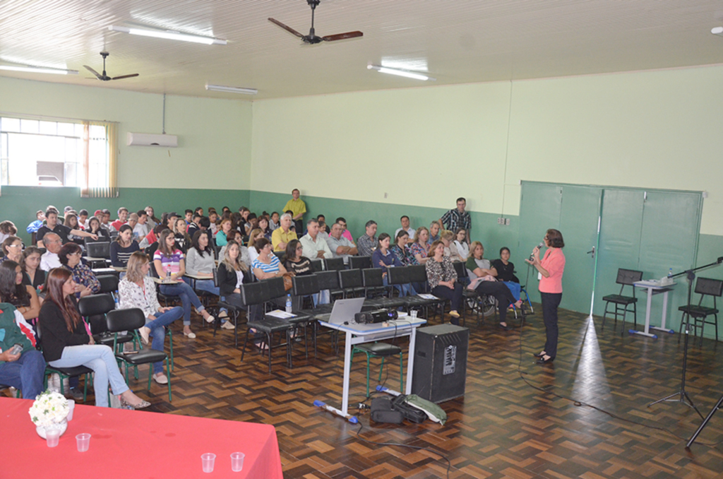 Diagnóstico e Plano Decenal da Criança e Adolescente são apresentados em Anita