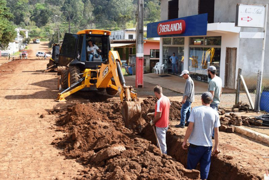 Novo sistema de distribuição de água é posto em funcionamento em Abdon Batista