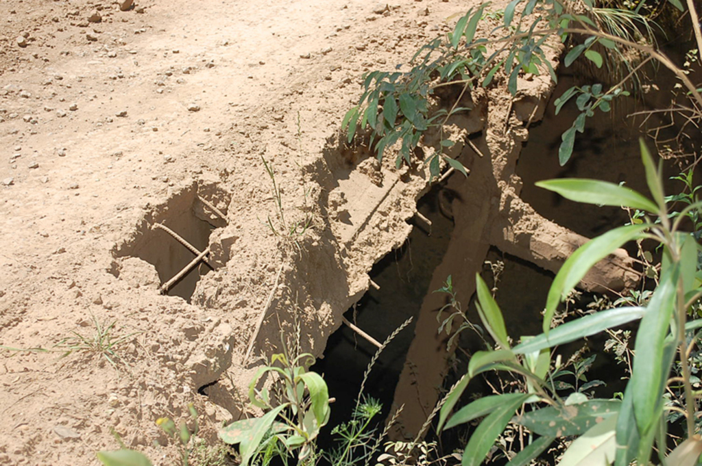 Ponte danificada oferece risco de acidente na estrada da Cachoeirinha
