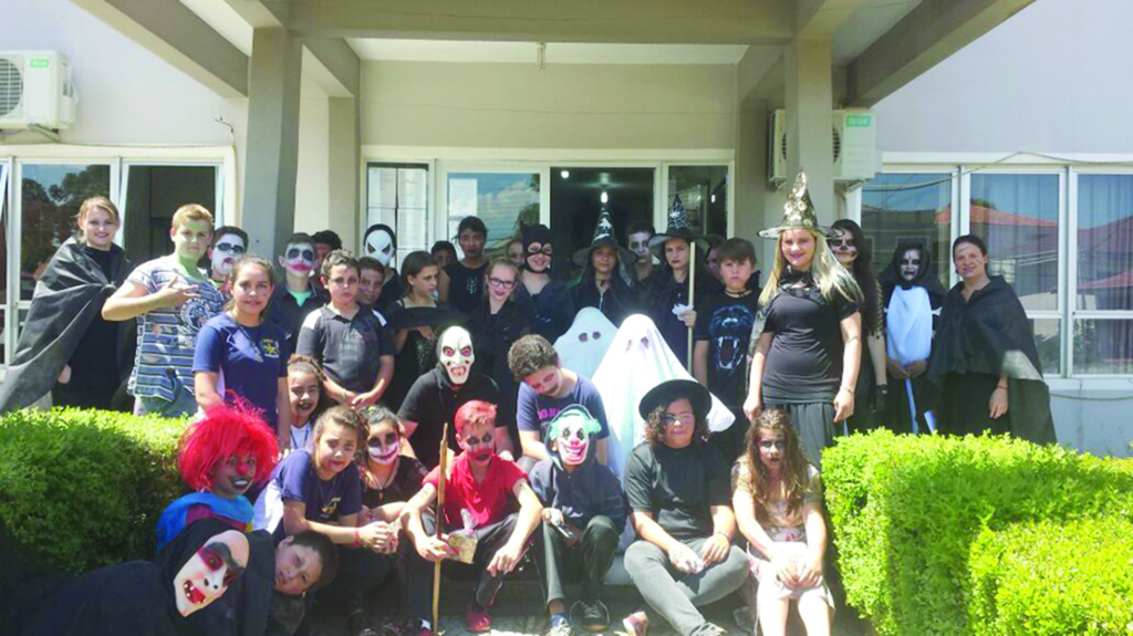 Alunos comemoram o Halloween com gincana em Celso Ramos