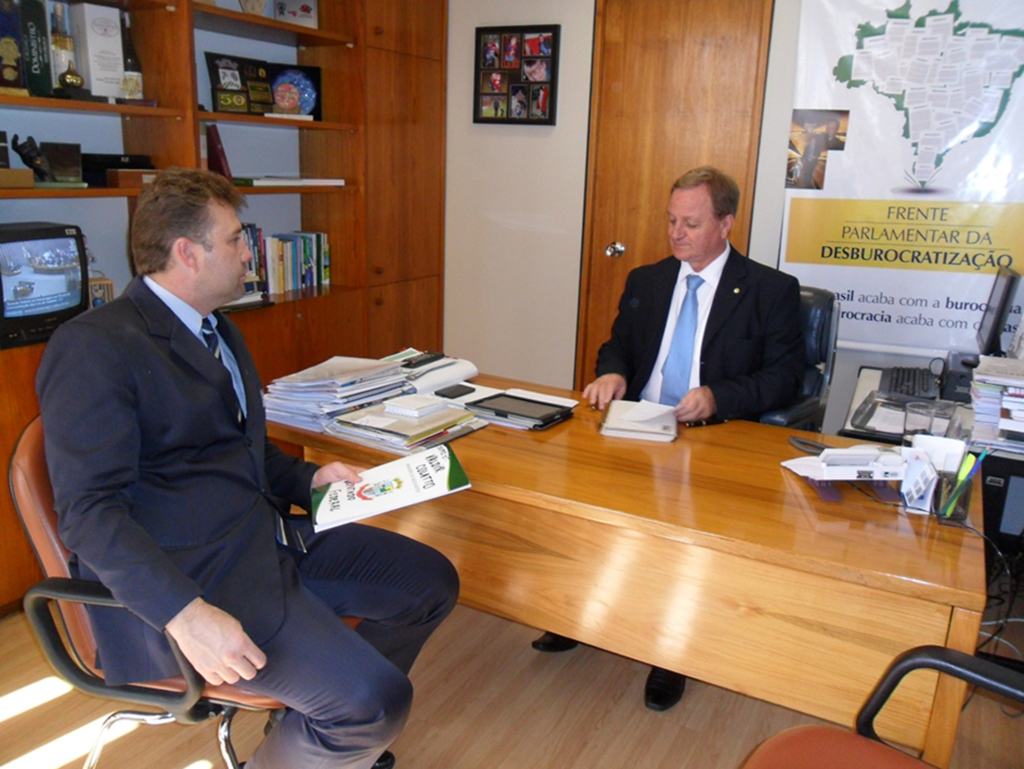  - Lucimar em busca de recursos com o deputado federal Valdir Colatto