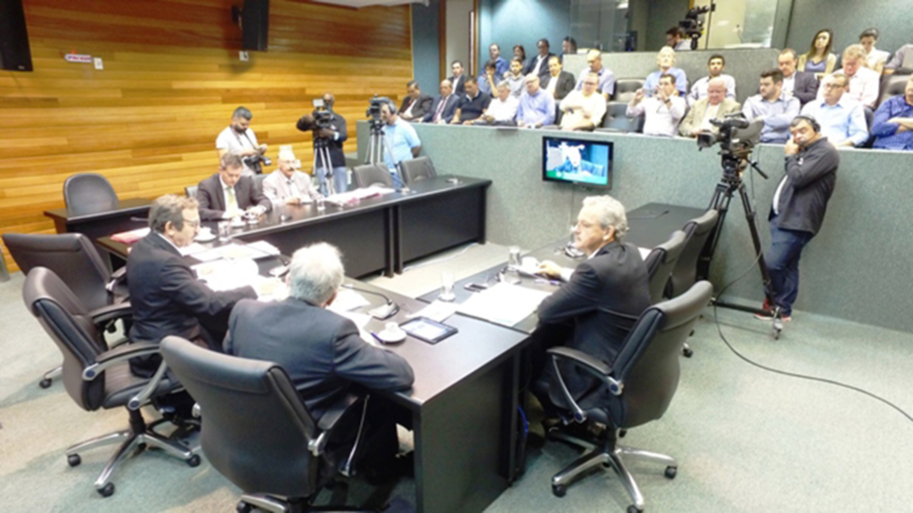 Comitiva da Adjori acompanha votação da PEC que altera divulgação de atos públicos