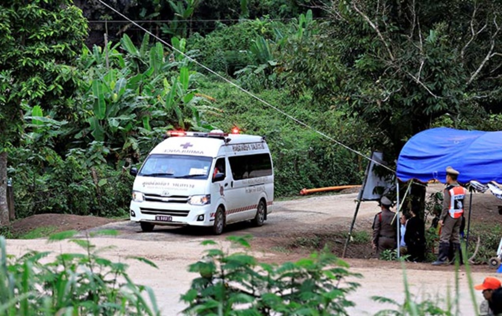 Adolescentes e treinador são resgatados da caverna na Tailândia
