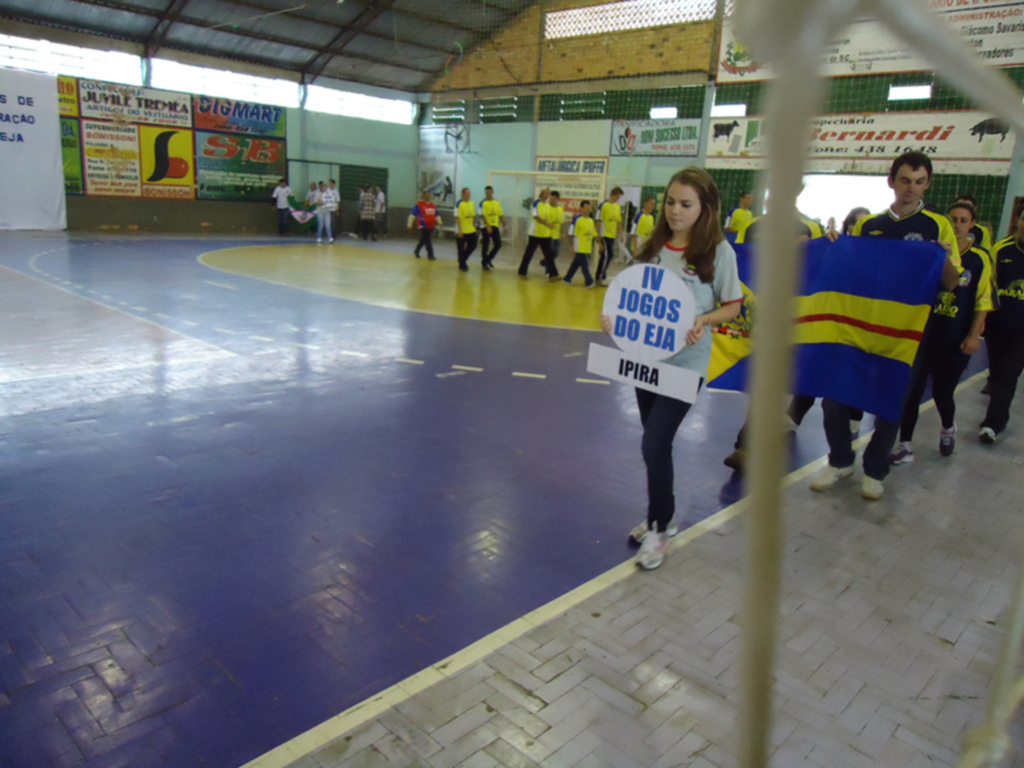 Alunos do EJA de Ipira participaram do IV Jogos Regionais do EJA (Educação de Jovens e Adultos).