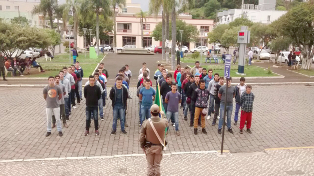 Jovens de Anita recebem dispensa do Serviço Militar