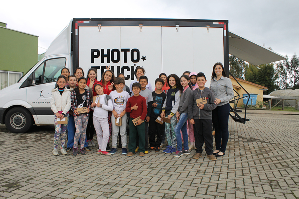 PhotoTruck leva oficina de fotografia a escolas da região