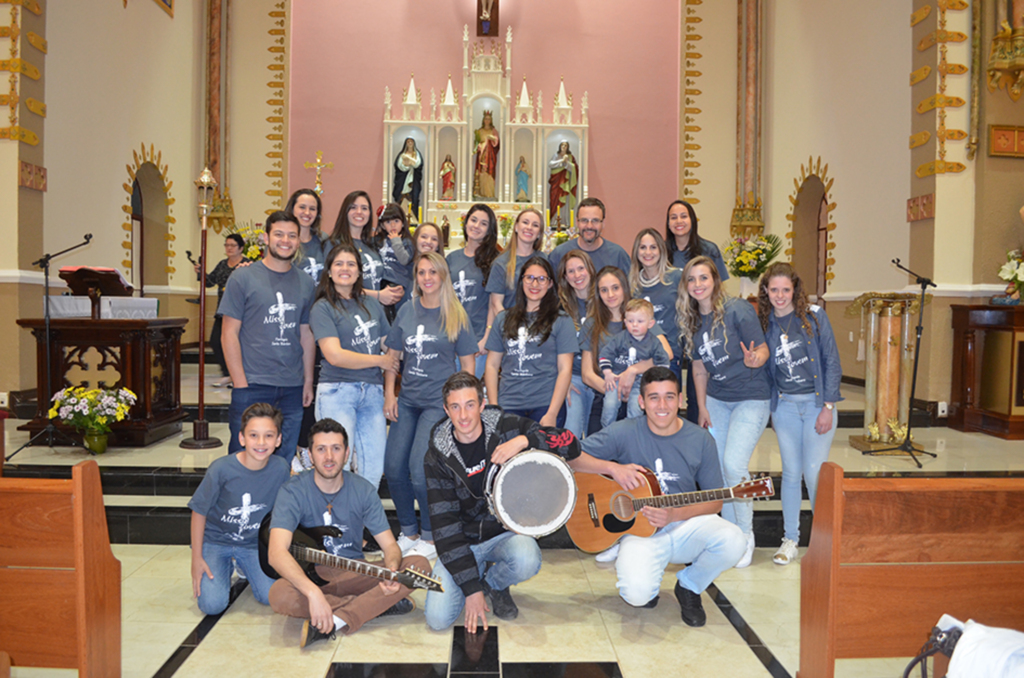 Paróquia Santa Bárbara promoveu a 1ª Missa Jovem em Anita