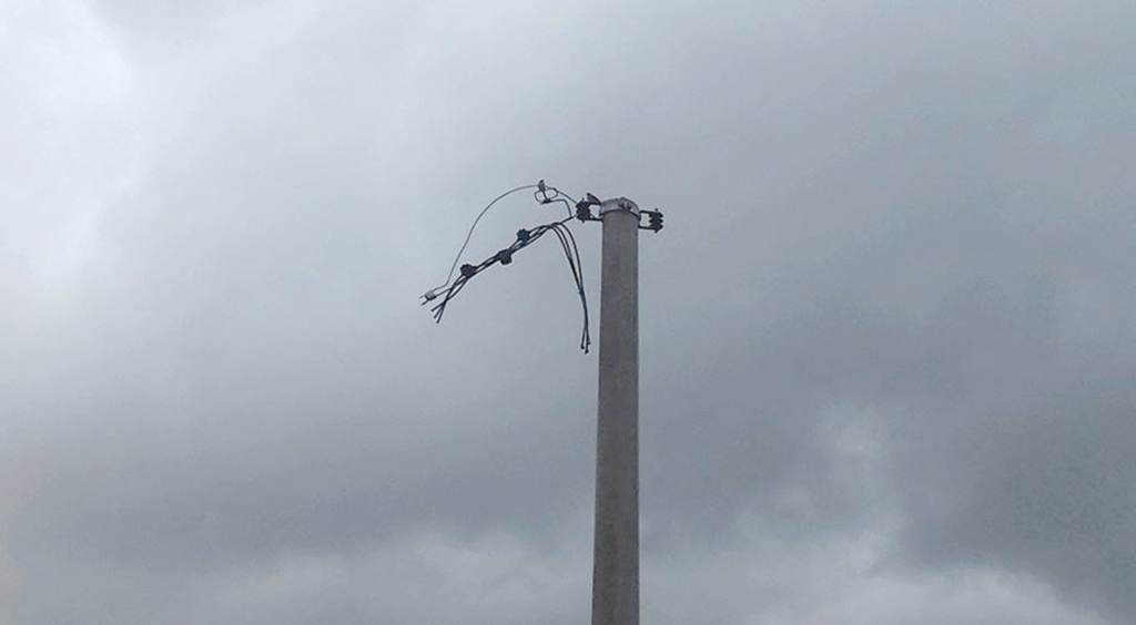 Ladrões levam fios de cobre do Loteamento Parque dos Pinhais