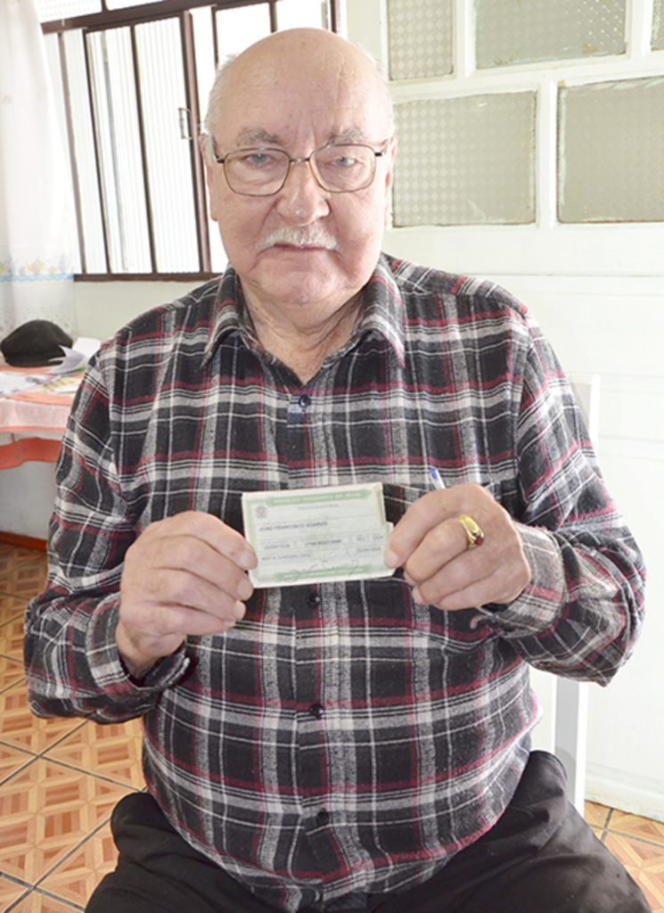  - Seu Chico Soares como é conhecido, tem 87 anos