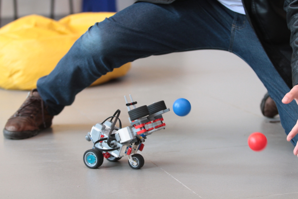 Robopel 206 aproxima estudantes da tecnologia