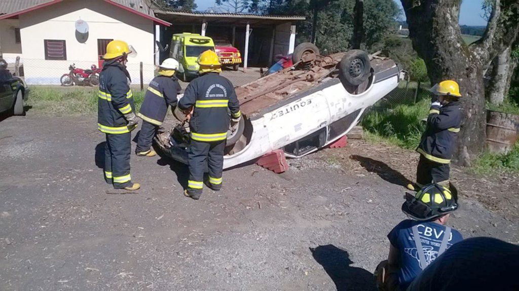 Bombeiros voluntários participaram de curso de Resgate Veicular em Campo Belo