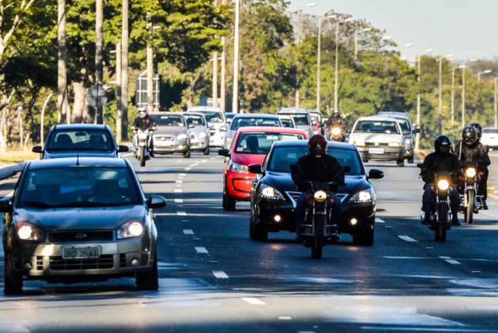 José Cruz/Agência Brasil - O  juiz  Renato  Borelli, da 20ª Vara Federal em Brasília, que suspendeu a Lei do Farol Baixo diz que os motoristas não podem ser punidos pela falta de sinalização sobre a localização exata das rodovias