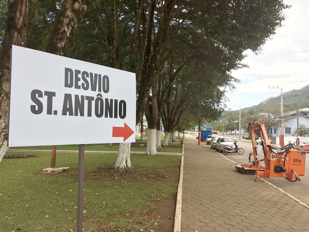 Trânsito foi desviado devido às obras em Abdon Batista
