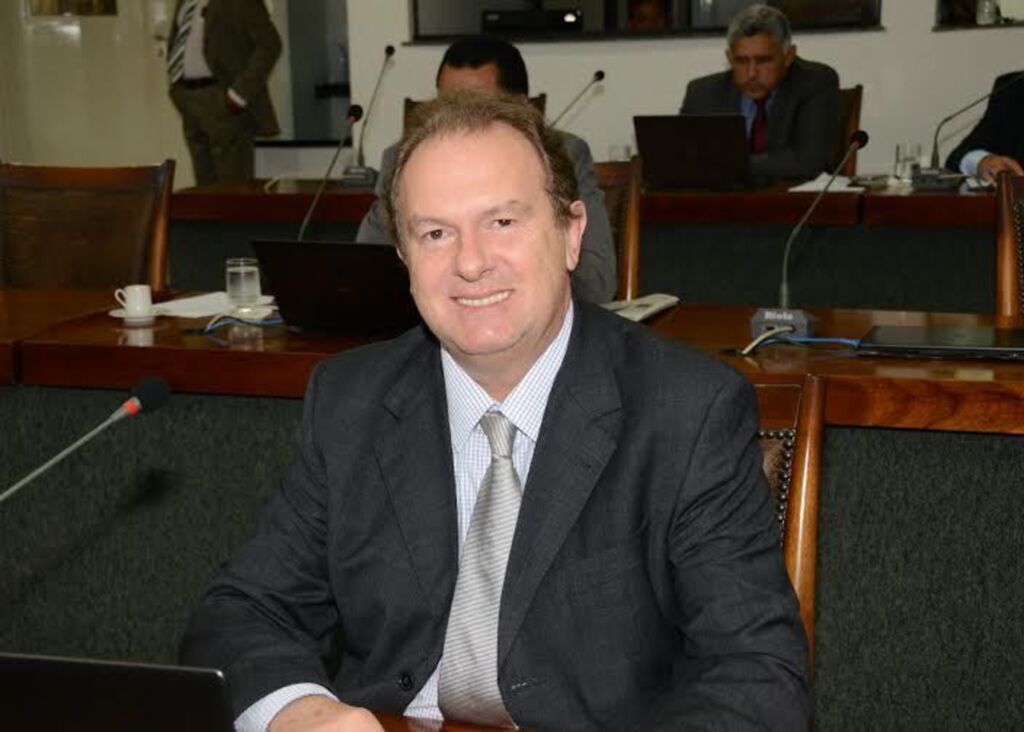 Mauro Carlesse vence e é governador do Tocantins