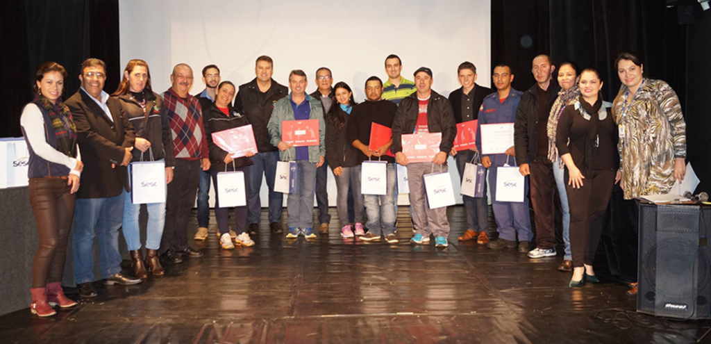  - Representantes de Anita, Abdon, Cerro e Vargem na entrega do material