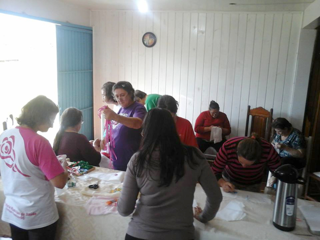 Iniciado curso de bordado em Celso Ramos