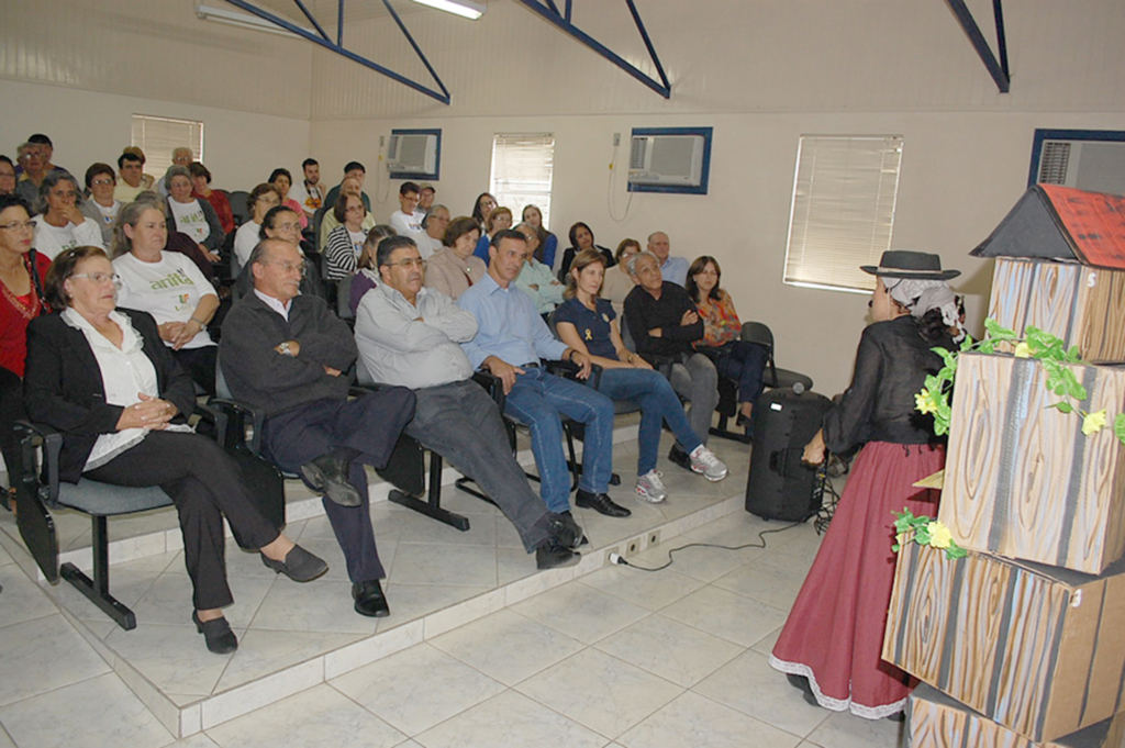 Sesc e Conselho Municipal do Idoso realizaram o lançamento do Projeto 'Conta e Encanta' em Anita